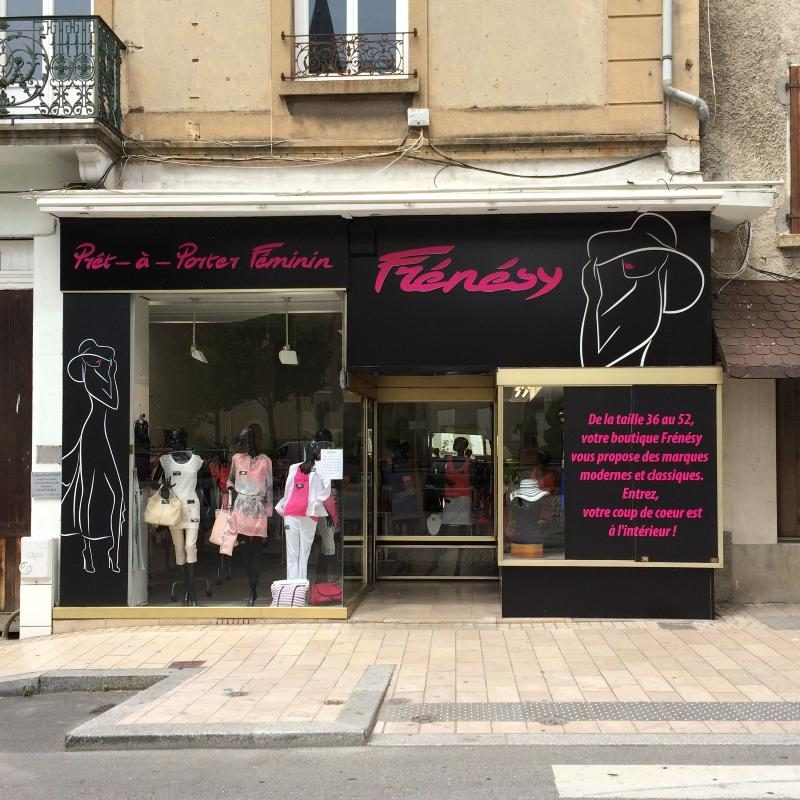 Coffrage de façade en Dibond et nouvelle enseigne pour une boutique de prêt-à-porter