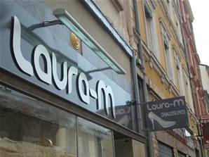Lettres en relief sur façade — JMJ Com, Villeurbanne et Lyon