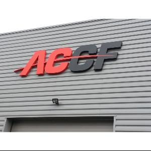 Lettres en relief ACCF sur bardage — JMJ Com, Villeurbanne et Lyon