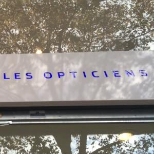 Panneau plié pour un opticien — JMJ Com, Villeurbanne et Lyon
